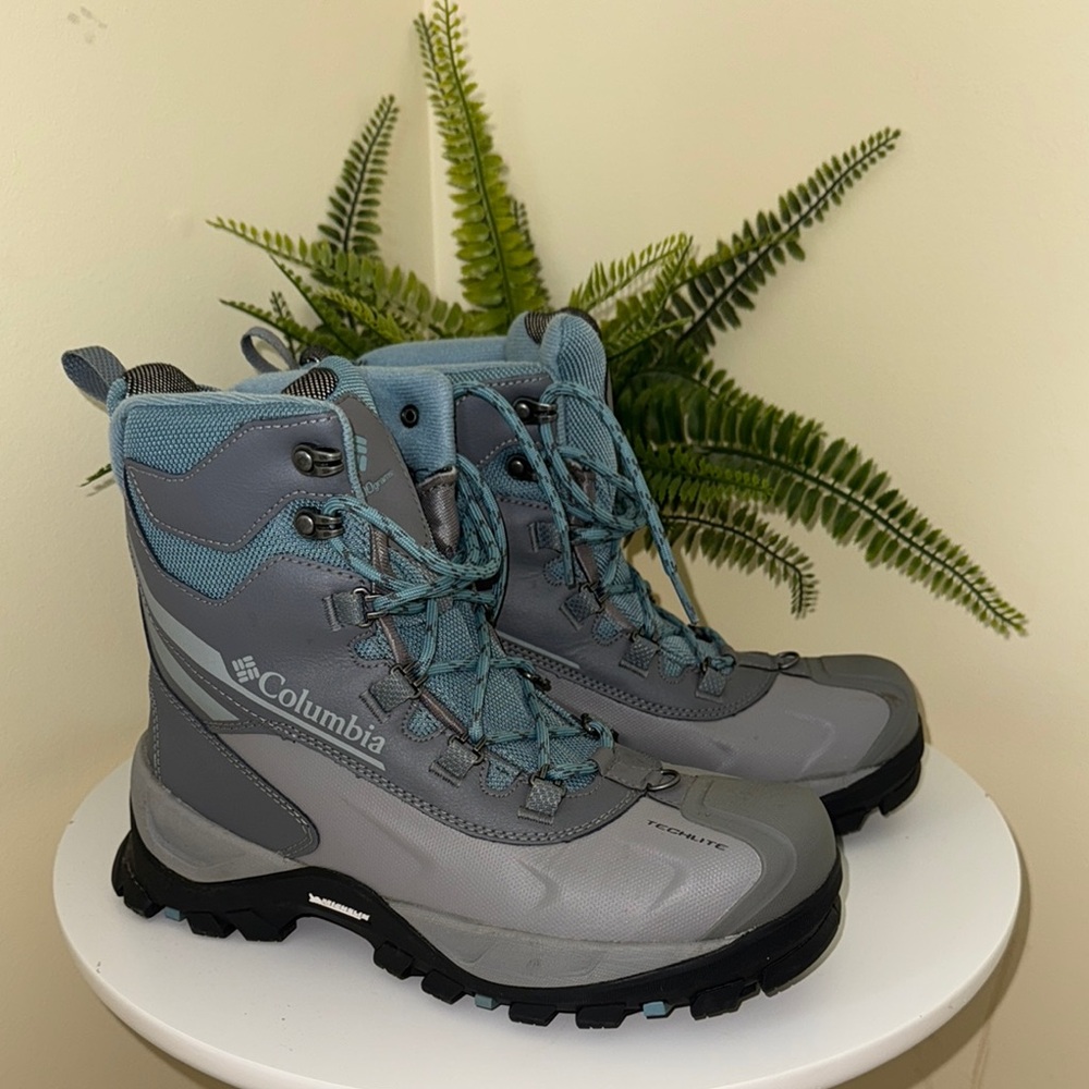 Columbia Women's Gray Hiking Boots size 9